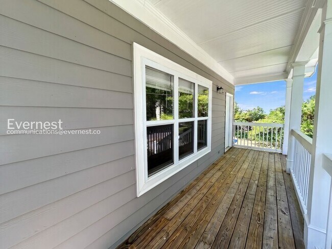 Photo - 838 Ridge Ave NW