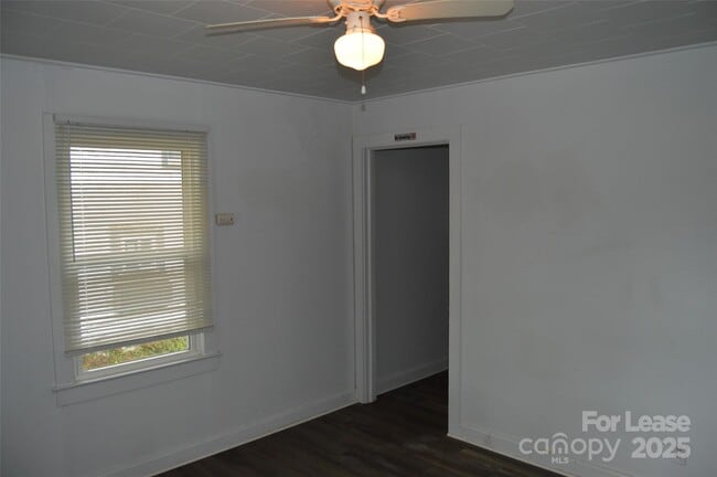 Photo - 511 S Elm St