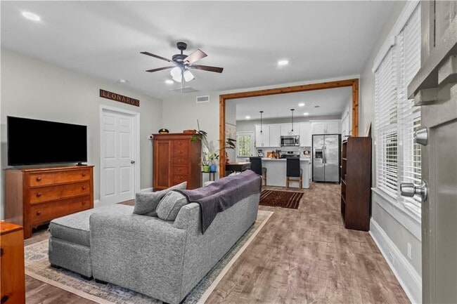 Photo - 285 Henry St