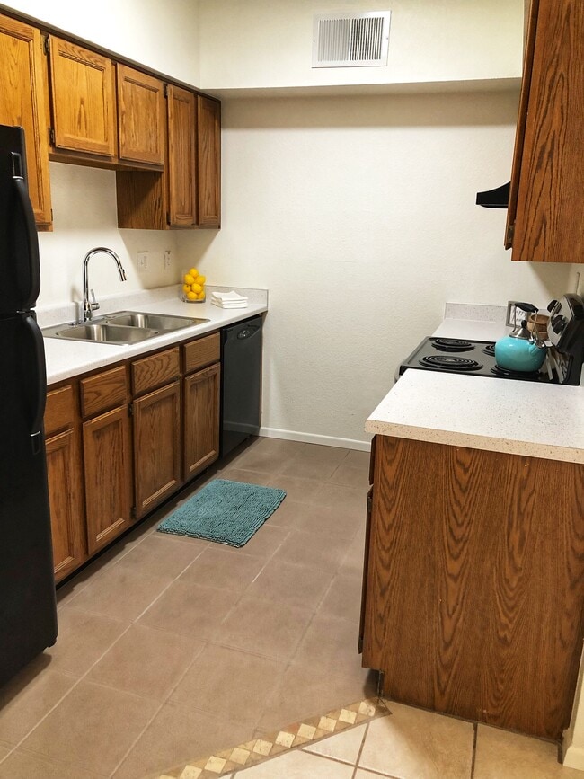 Photo - 5500 N Valley View Rd Unit #123