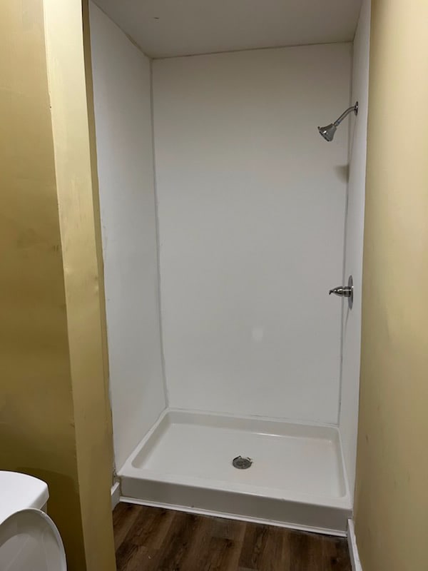 Photo - 915 S Main St Unidad Studio - BR not separate