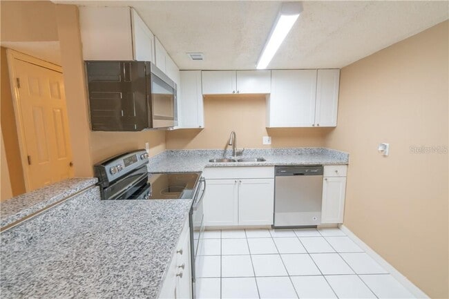 Photo - 914 Lake Destiny Rd