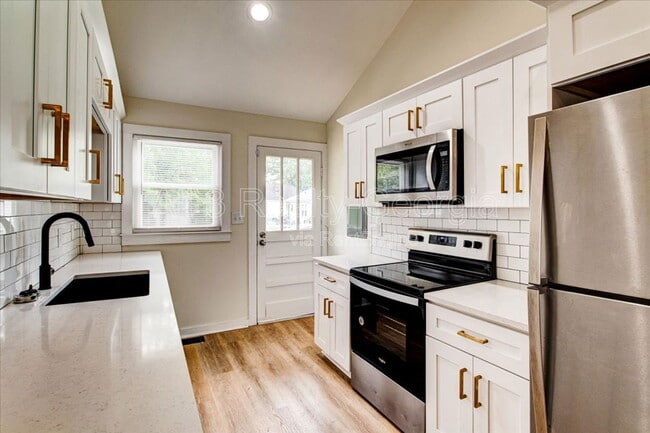 Photo - 210 Bryan St