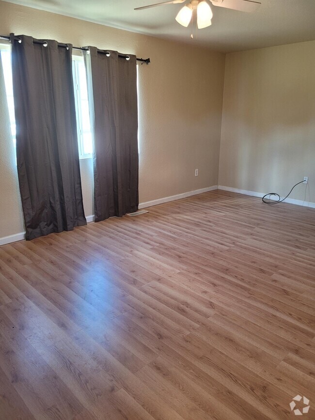 Building Photo - 2 Briarwood Rd Rental