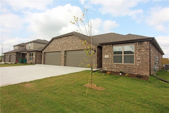 Photo - 412 Barbet Dr