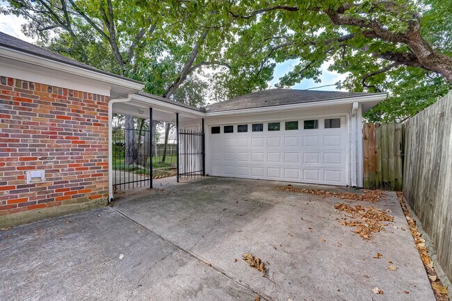 Photo - 727 Langwood Dr