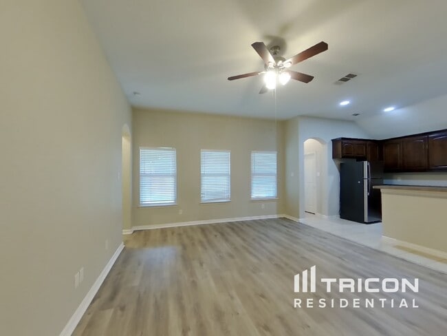 Photo - 207 Range Rd