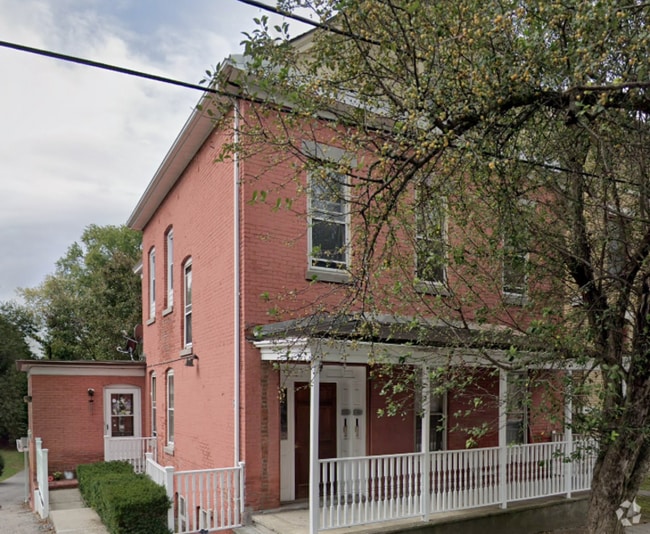 Building Photo - 18 S Bridge St Rental