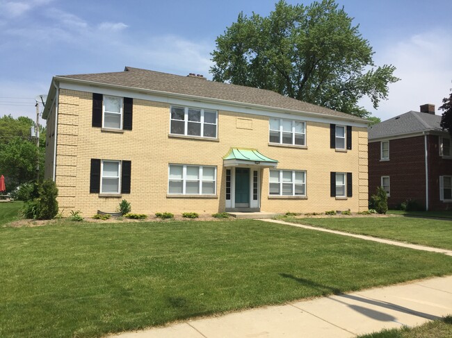 Building Photo - 7914 W Center St Unit 7914 W Center Street # 1