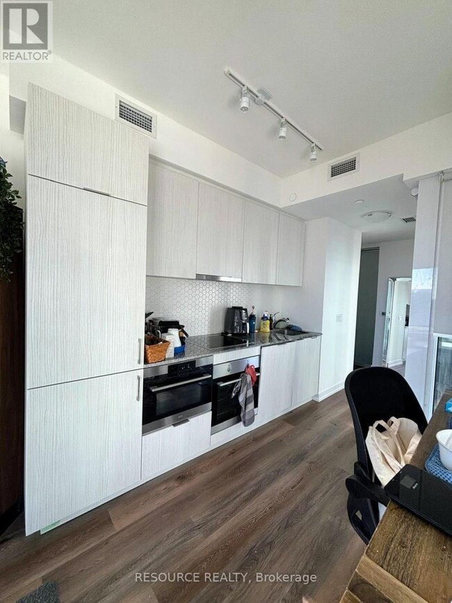 158 Front St E Unit 1708