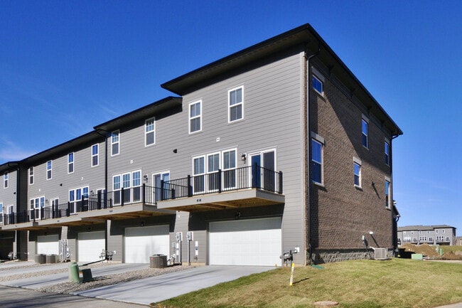 Photo - 927 Yorkshire Ln