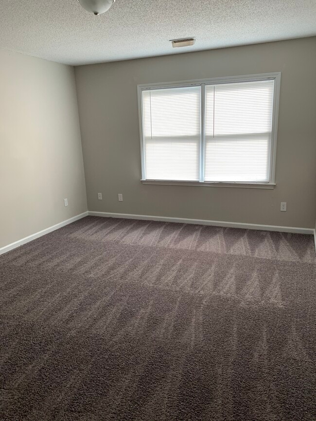 Cedar Rock Bedroom - Apartments on 20th