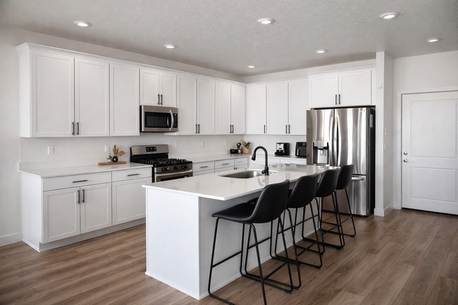 Photo - 634 W 1370 S