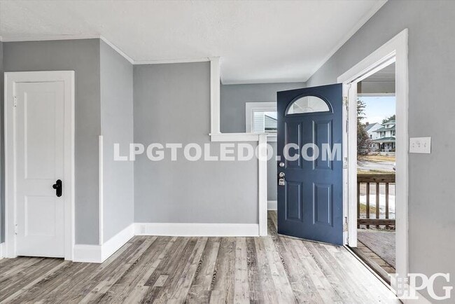 Photo - 927 Alvison Rd