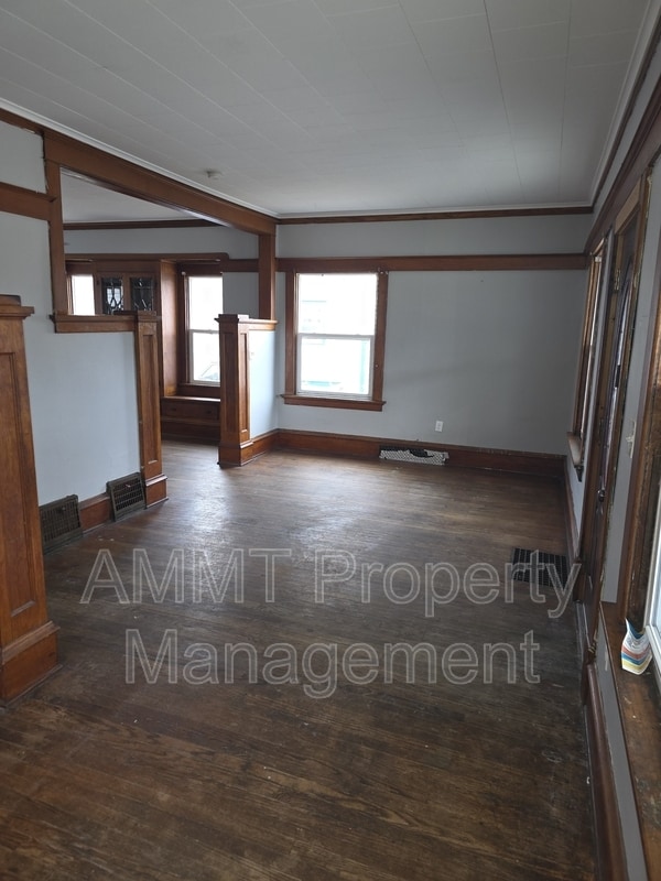 Photo - 1837 Grande Ave SE