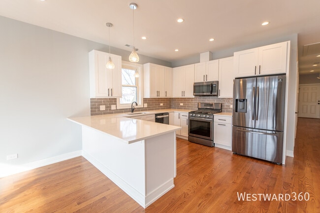 Building Photo - 3461 N Oconto Ave Unit 2