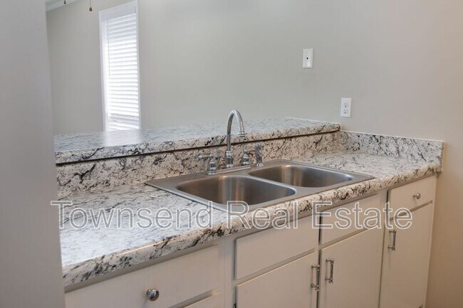 Photo - 5849 Century Oaks Dr