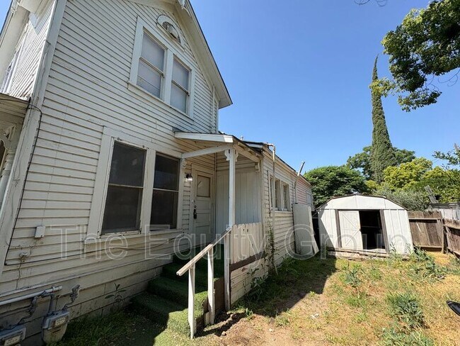 Photo - 467 1/2 N Alta Ave