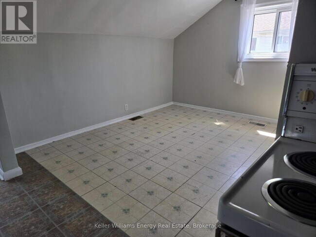 Photo - 86 Brock St E Unit #3
