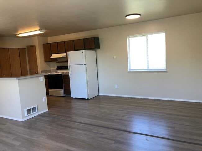 Photo - 270 NW Clay Ct Unit E