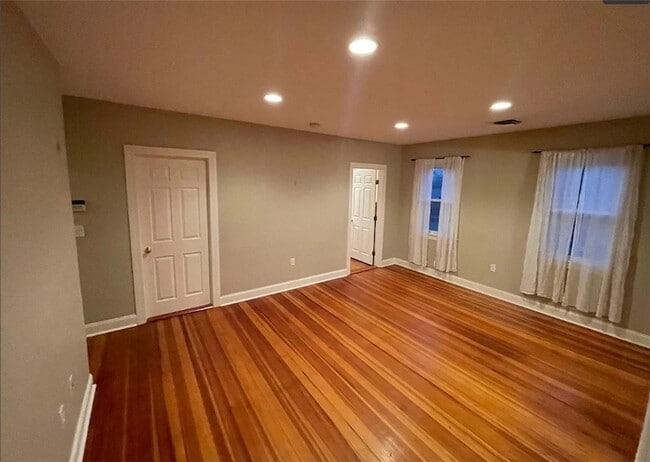 Photo - 230 County Rd