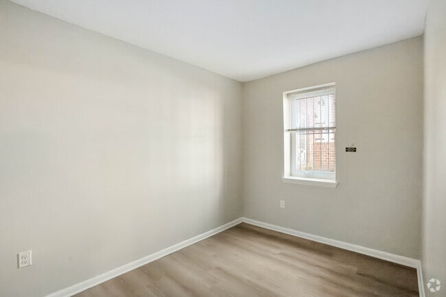 2BR, 1BA - 730SF