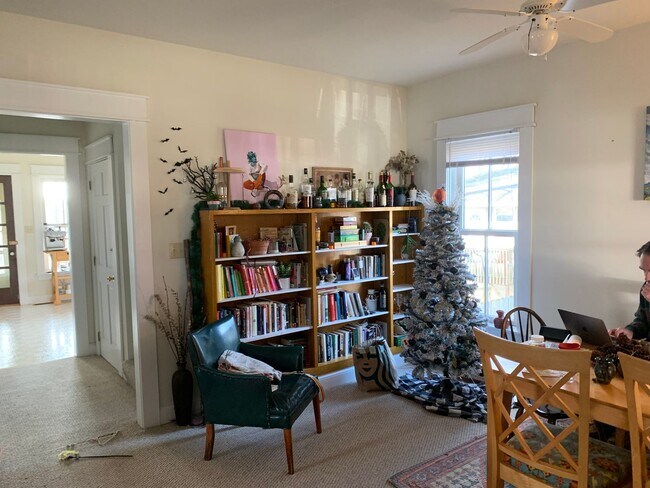 Photo - Spacious 3 bed/3 bath Home near Switchyard Park!