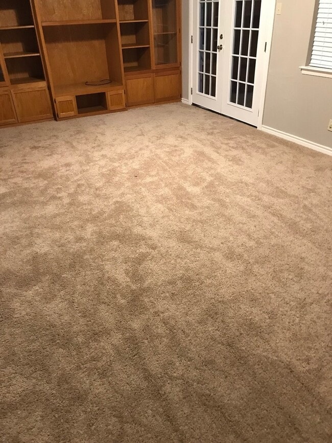 Building Photo - Gorgeous Carrollton Townhome