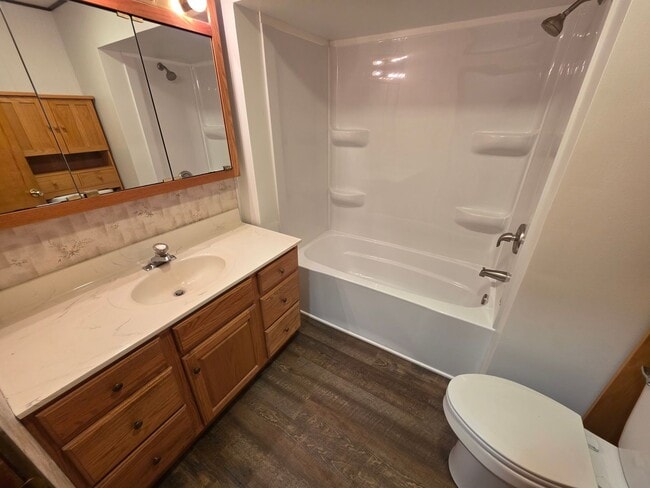 Photo - 2451 Harrison St