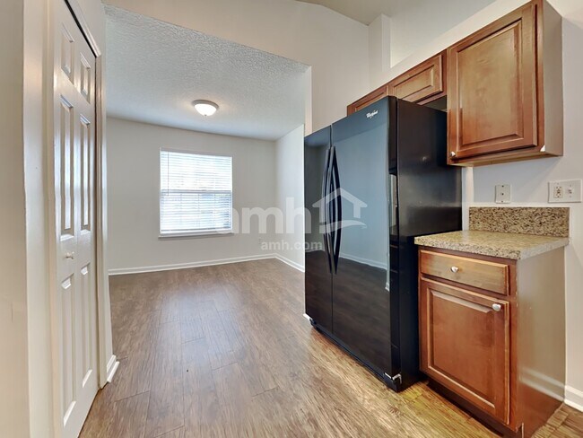 Photo - 1052 Buttercup Dr