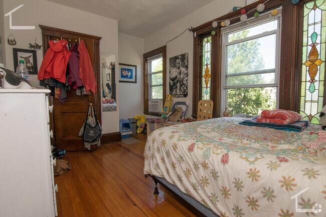 Building Photo - 548 Washington St Unit 2 Rental