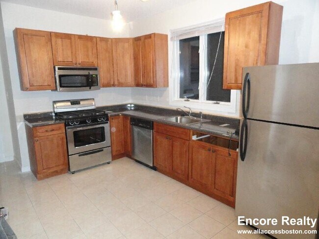 Building Photo - 68 Winchester St Unit 1