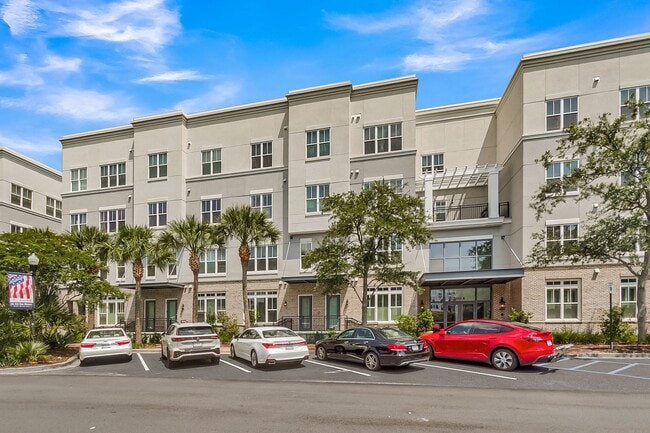 200 River Landing Dr