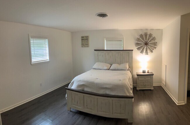 Photo - 913 Prentice Ln