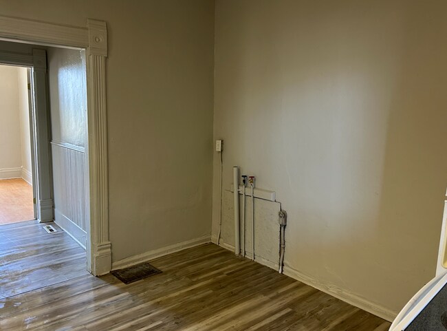 Photo - 279 W Railroad Ave Unidad 2 (1 Bed) Left Door