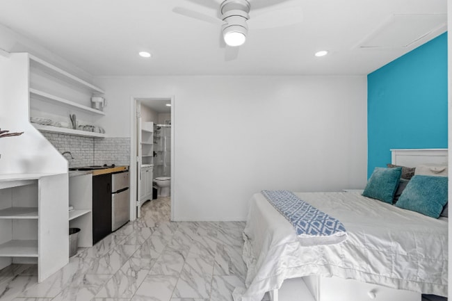 Photo - 82-5909-5909 Coffee Royal Pl Unit C