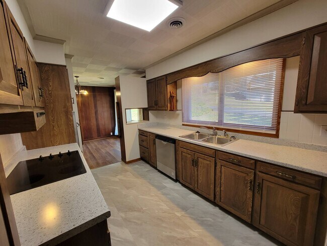 Photo - 477 Civitan St House