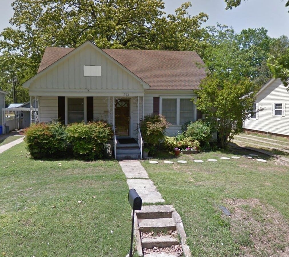 Freshly Renovated Home Next to Park! - Freshly Renovated Home Next to Park!