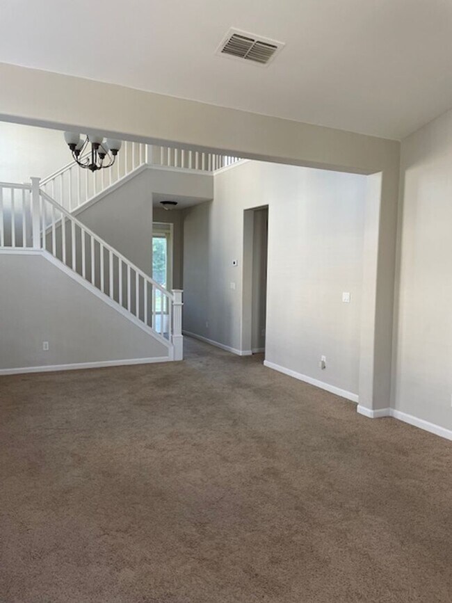 Photo - Beautiful 4-Bedroom Home for Lease in Trac...