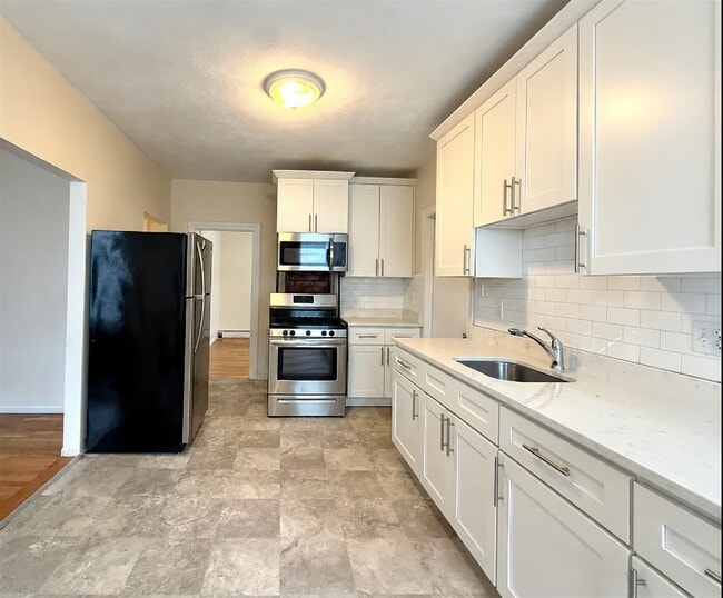 66 Morton Ave Unit 2