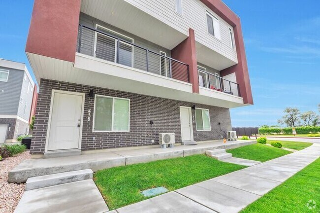Building Photo - Modern End Unit townhouse w attached 2 car...