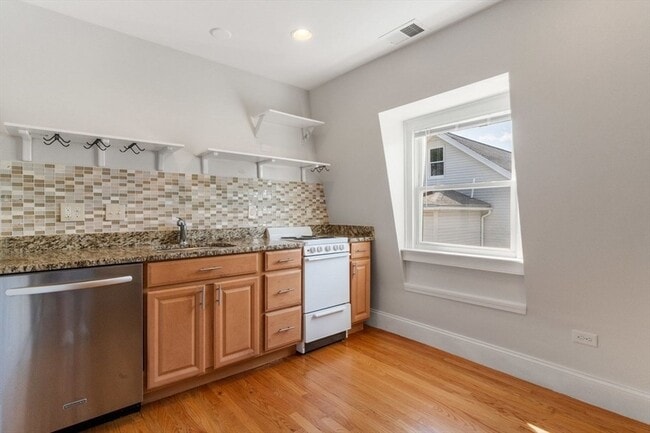 Building Photo - 102 Jaques St Unit 2
