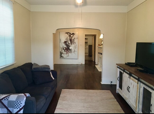 Photo - 807 Leontine St Apartments Unit 807