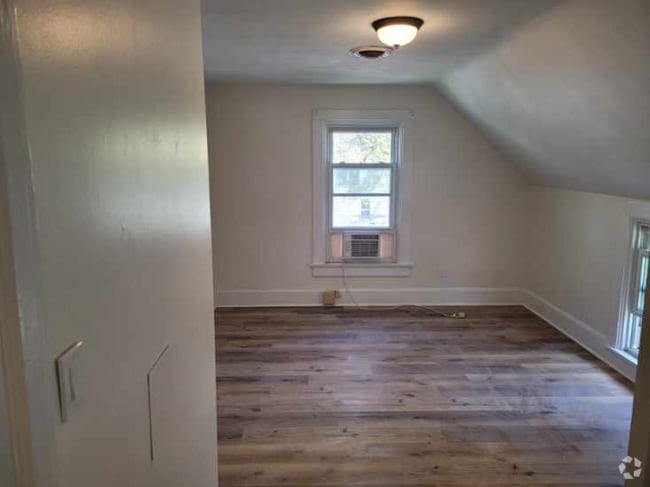 Building Photo - 412 Virginia Ave Unit 2 Rental
