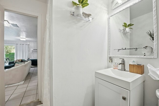 Photo - 1159 Arlington Pkwy NE Unit Bottom