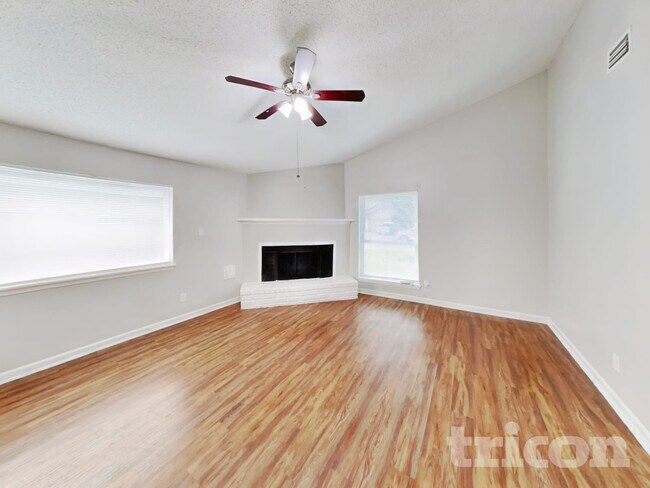 Photo - 623 Walston Ln