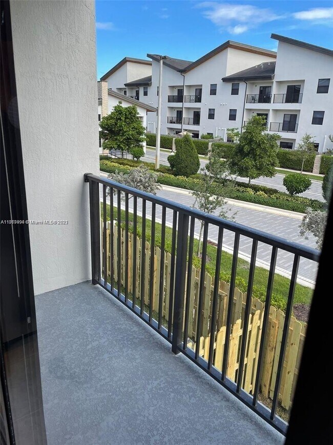 Photo - 7905 NW 104th Ave