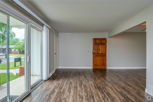 2BR, 1BA - 950SF - Premium Living Room