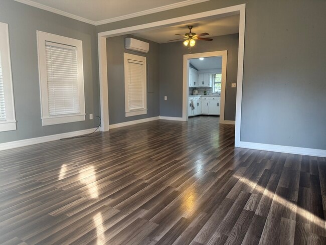 Photo - 119 S Mcsweyn Pl