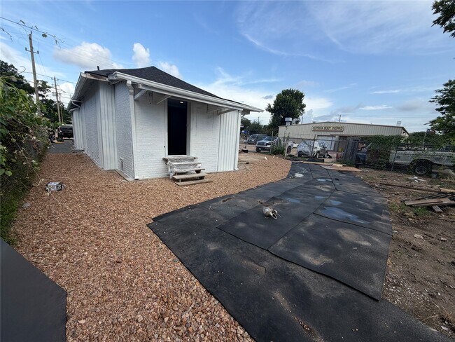 Photo - 304 Lockwood Dr